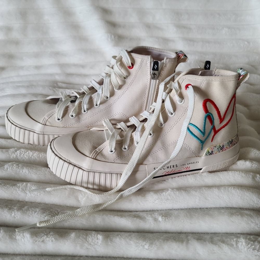 Skechers, High Top Sneakers, Heart Design, size 7, Brand New